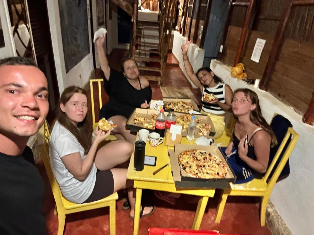 Hostel La Ballena Backpacker لاس غاليراس المظهر الخارجي الصورة