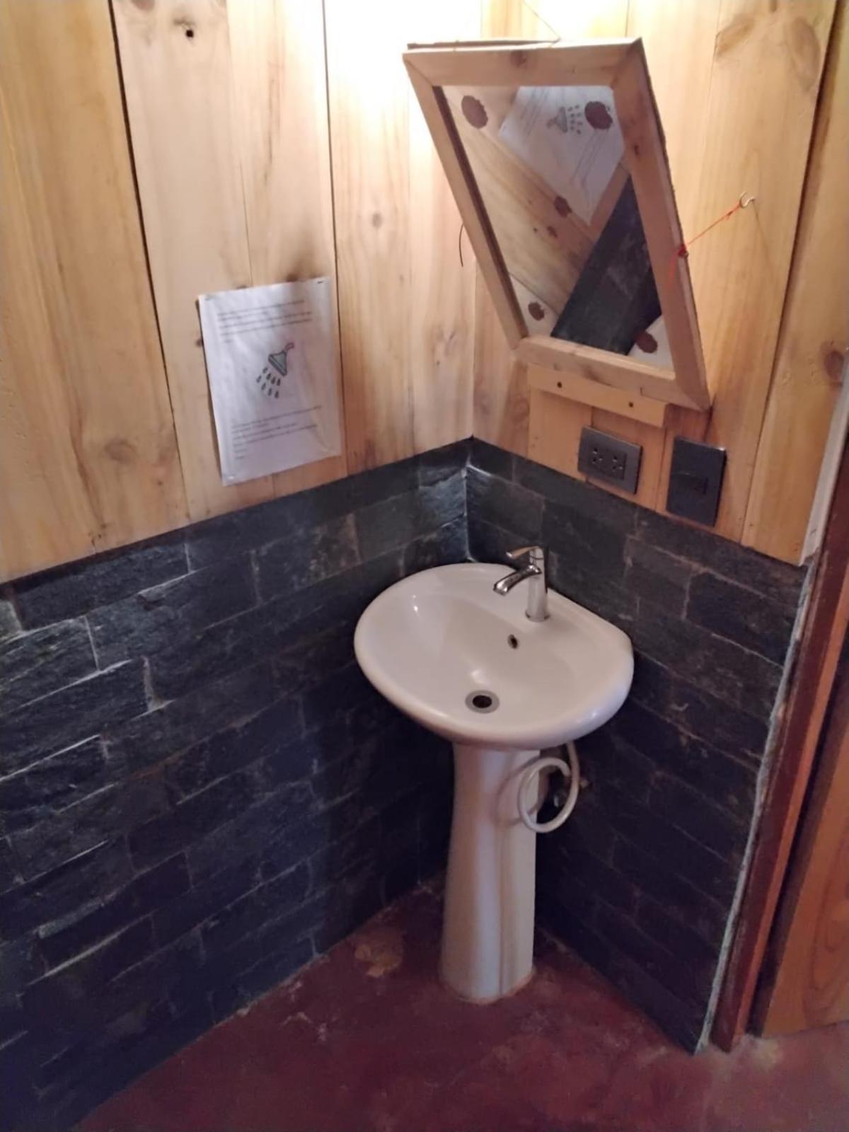Hostel La Ballena Backpacker لاس غاليراس المظهر الخارجي الصورة