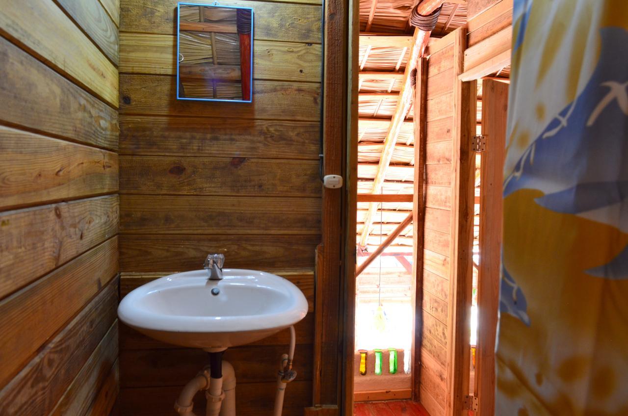Hostel La Ballena Backpacker لاس غاليراس المظهر الخارجي الصورة