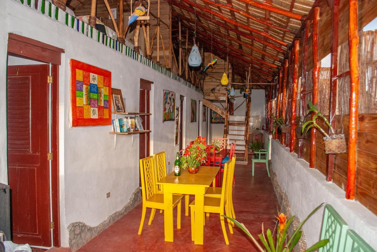 Hostel La Ballena Backpacker لاس غاليراس المظهر الخارجي الصورة